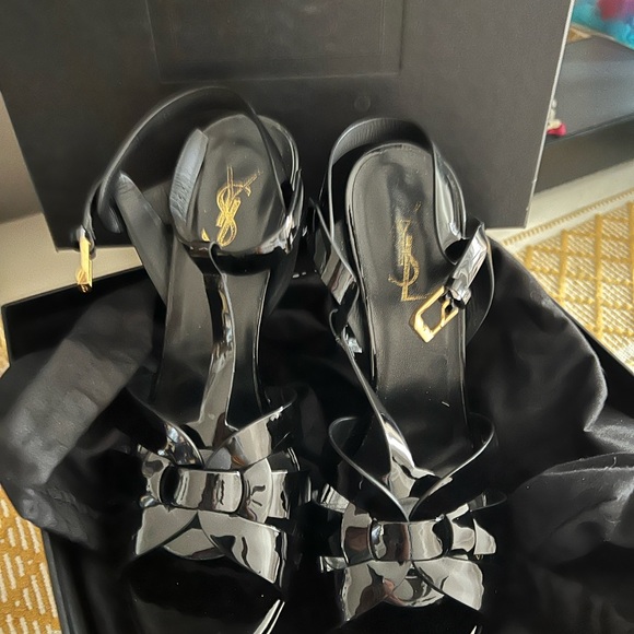 Saint Laurent Vitello Vernice Nero Heels - Picture 4 of 11